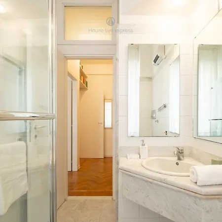 Elegant Apartment *